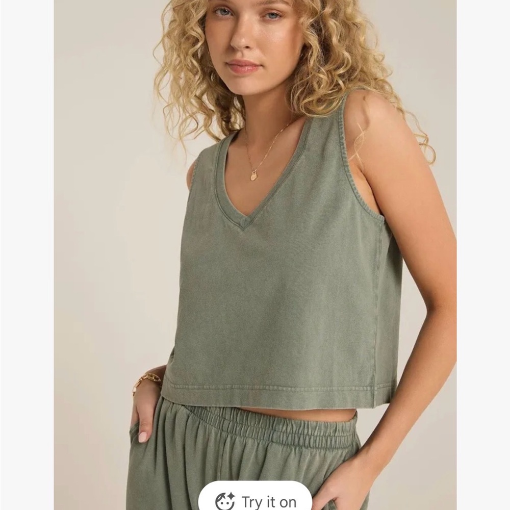 Z Supply Women’s V-Neck Green Cropped Tank Top